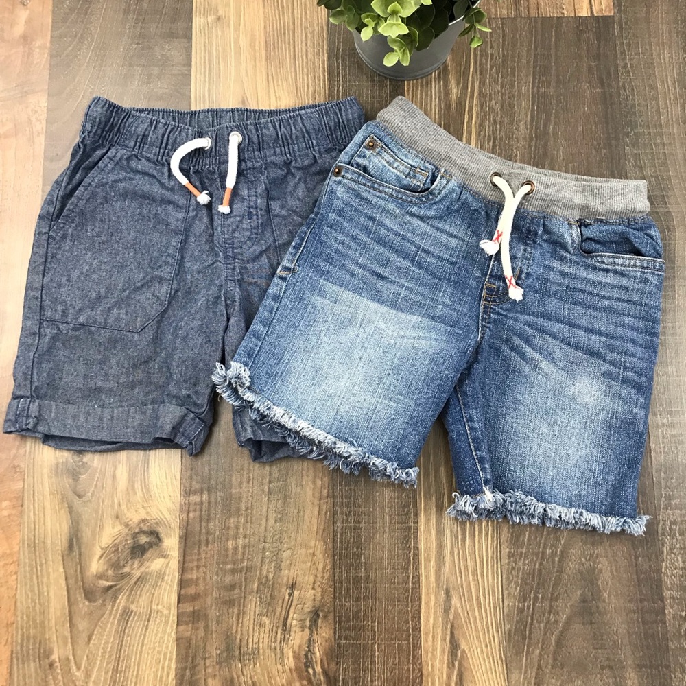 2 pairs of boys shorts size 4t